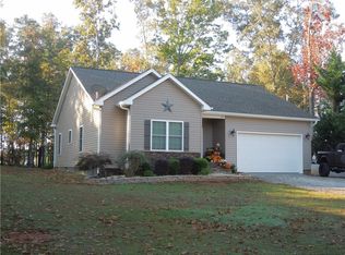 103 Country Side Cir, Westminster, SC 29693