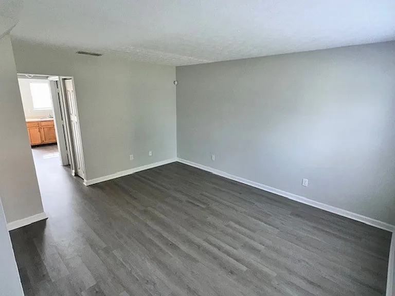 356 Oxford Dr — Photo 8