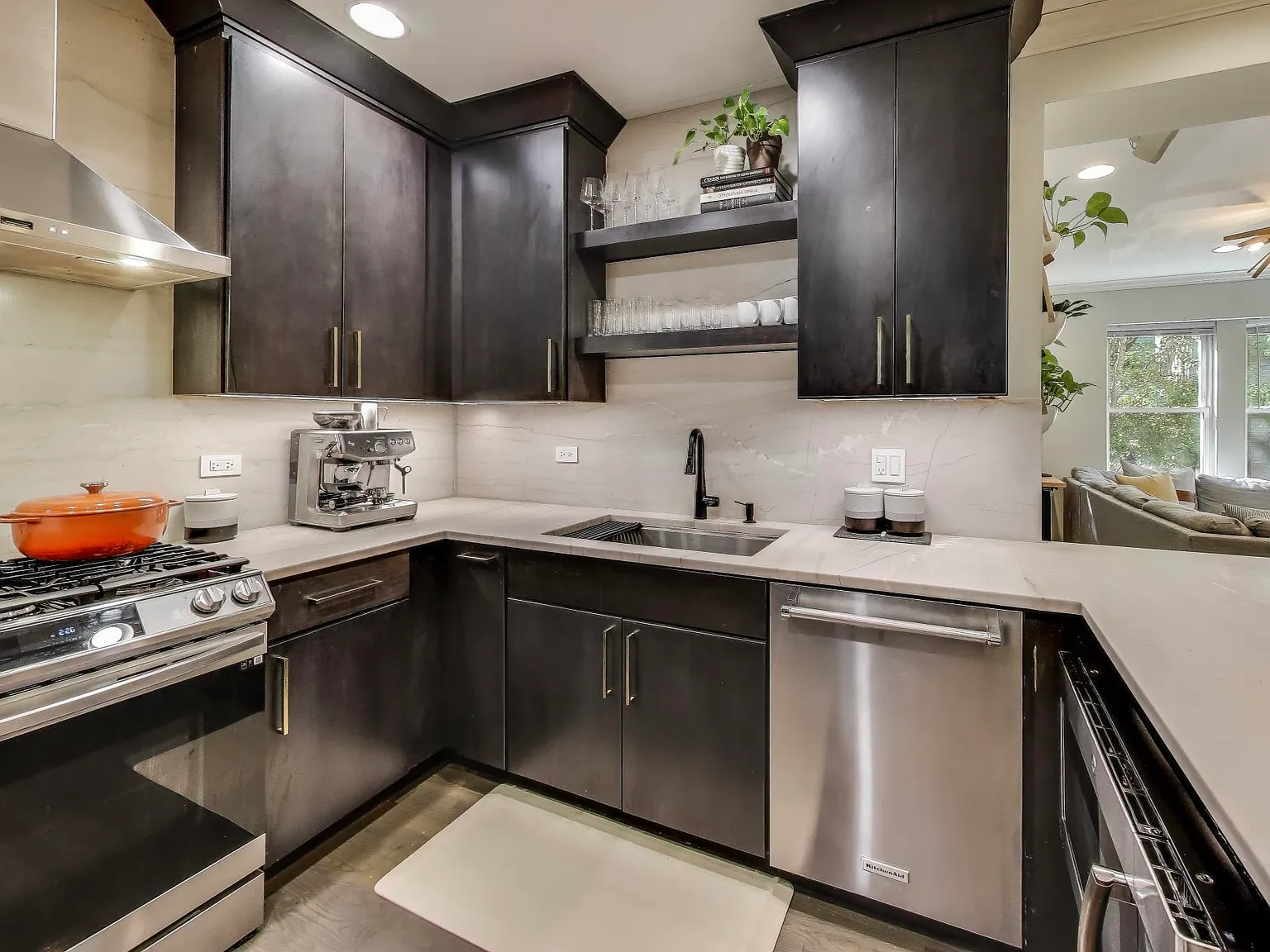 2 bed, 1084 sqft, $3,595 — Photo 3