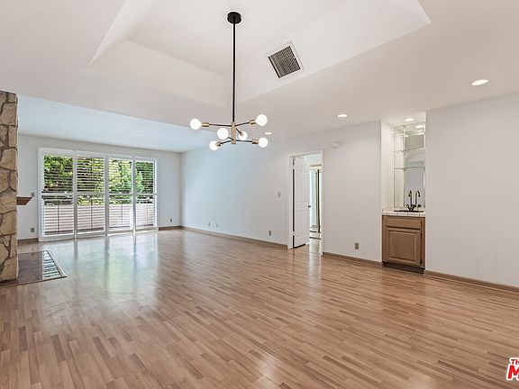 3rd image of 1930 S Beverly Glen Blvd APT 306