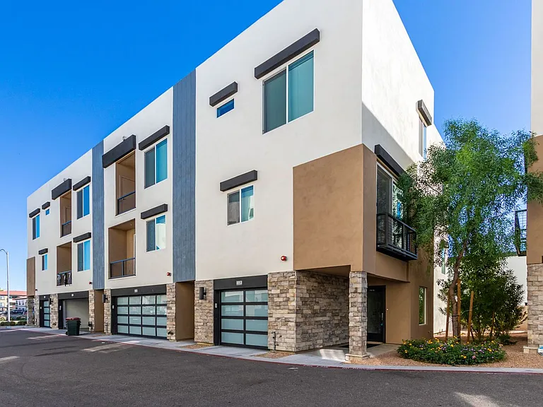 The Aeries Townhome Apartments — Photo 36