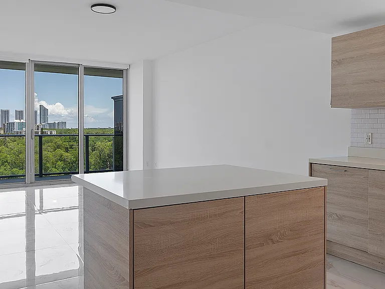 16385 Biscayne Blvd #717 — Photo 43