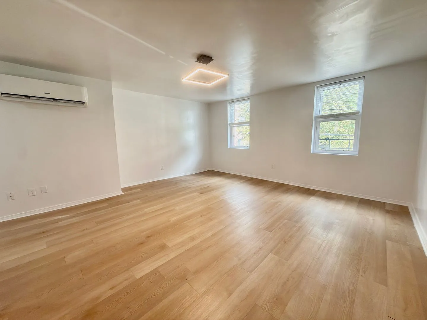 Studio, 1.0 bath, $930 — Photo 4