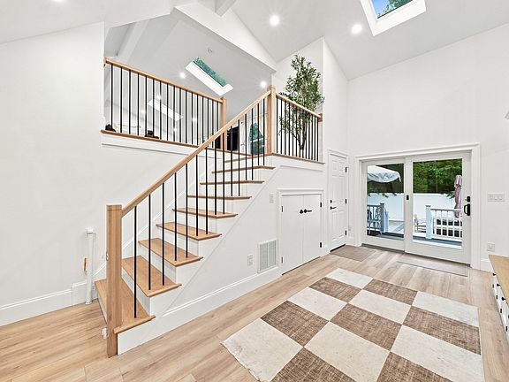 3rd image of 55 Lucerne Dr