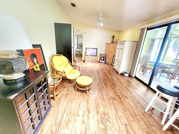 5th image of 826 Sapodilla Dr
