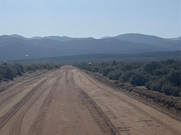 5th image of W Buckhorn Drive