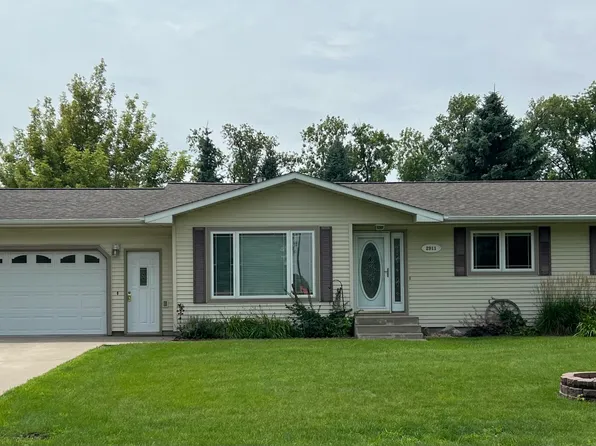 2911 Knight Dr, Grand Forks, ND 58201