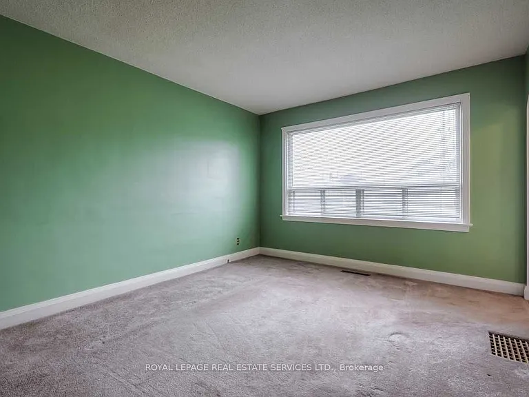 12 Coniston Rd — Photo 2