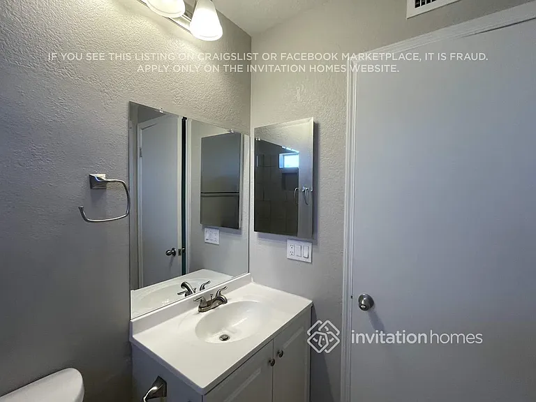827 N Evergreen St — Photo 13