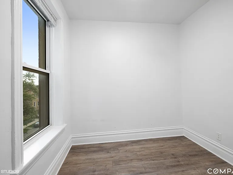 2335 W Superior St #3F — Photo 7