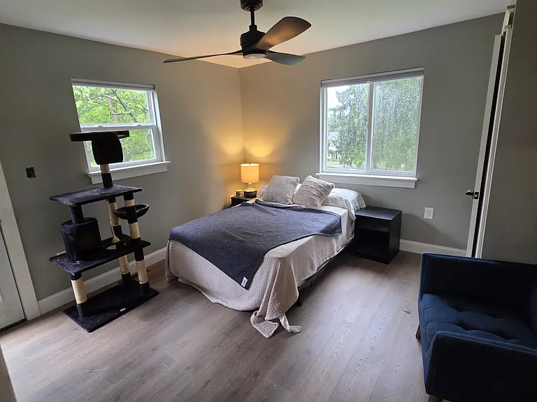 Secondary bedroom