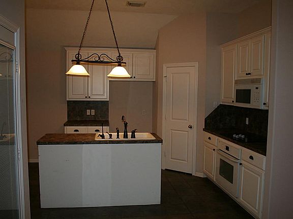 4th image of 10566 Parkside Dr