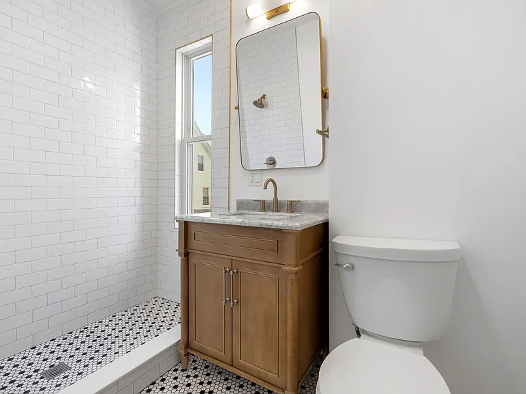 10 Carlton St #2 — Photo 8