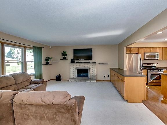 3rd image of 13237 Irving Ave S