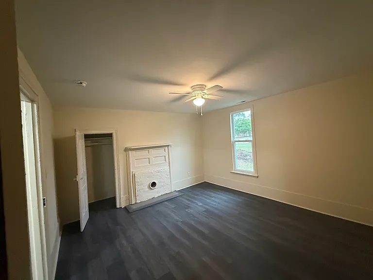 202 S Sampson Ave — Photo 6