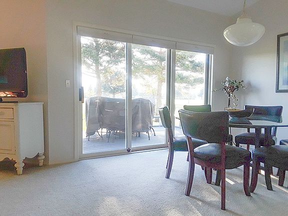 4th image of 111 Trevino Dr