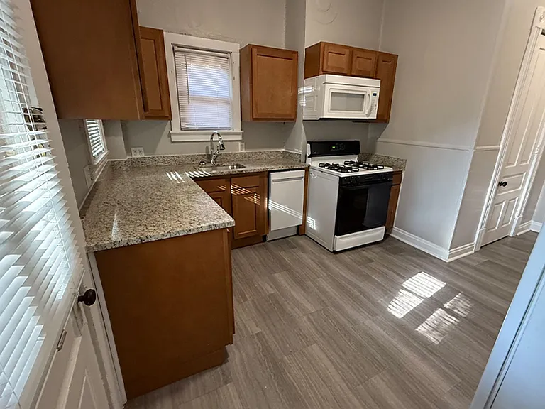 3212 Bishop St — Photo 2