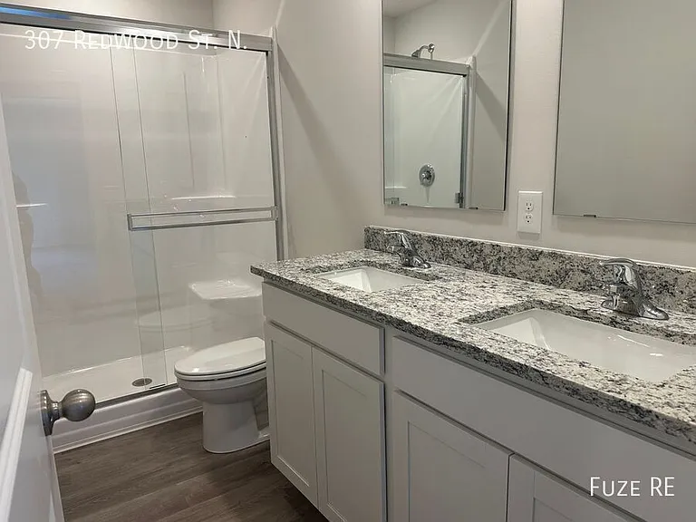 307 Redwood St N — Photo 3