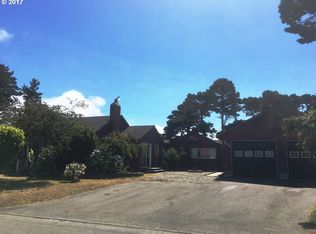 685 10th St SW, Bandon, OR 97411