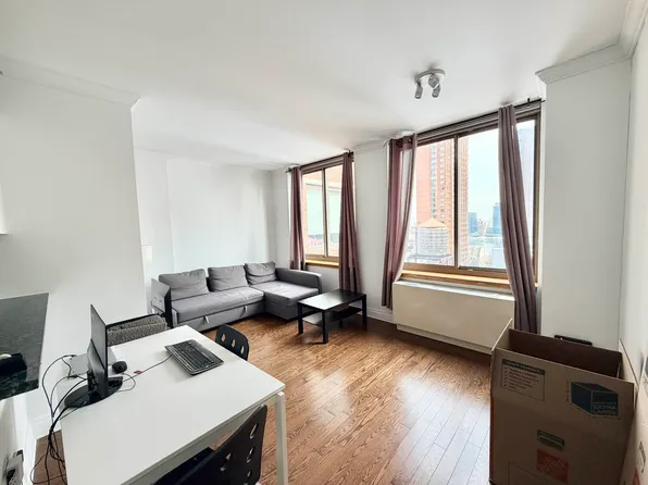 400 East 90th Street image 1 of 20