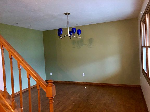 3rd image of 703 Harvest Ln
