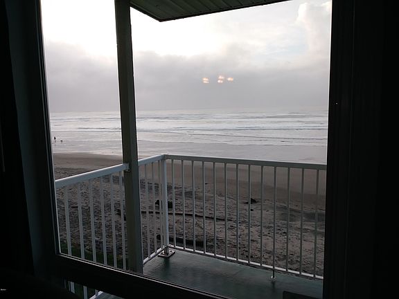 5th image of 171 SW Highway 101 #210