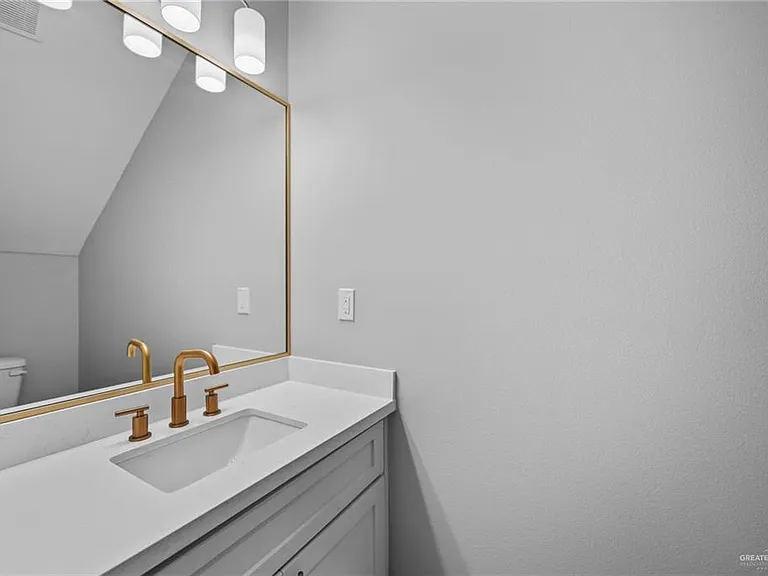 818 S Bicentennial Blvd — Photo 11