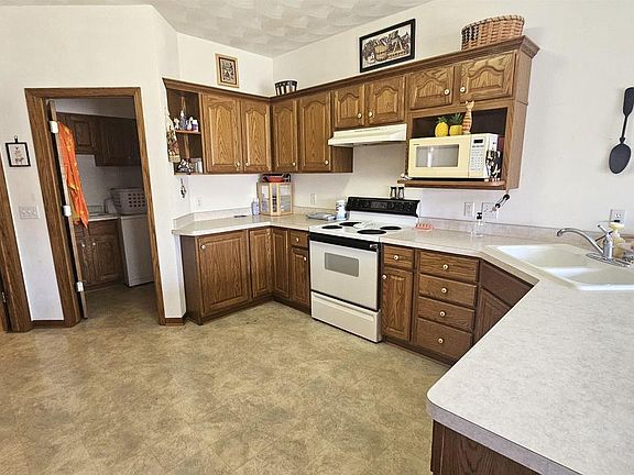 4th image of 720 Waveland Road