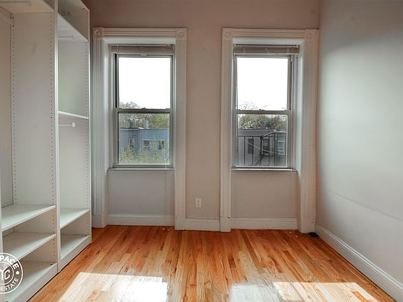 3rd image of 245 Kingsland Ave APT 1R