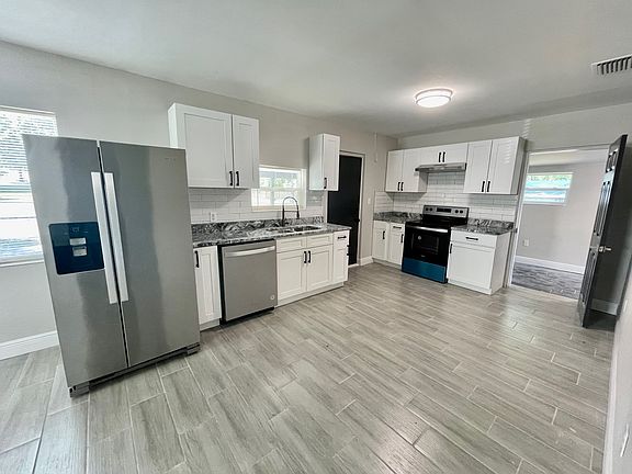 Kitchen & Dining Room Combo