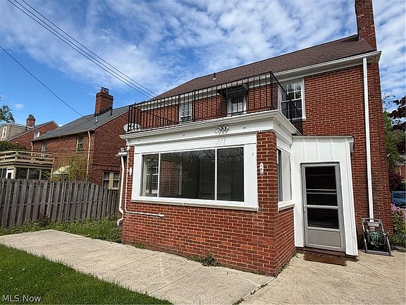 3rd image of 2304 Glendon Rd