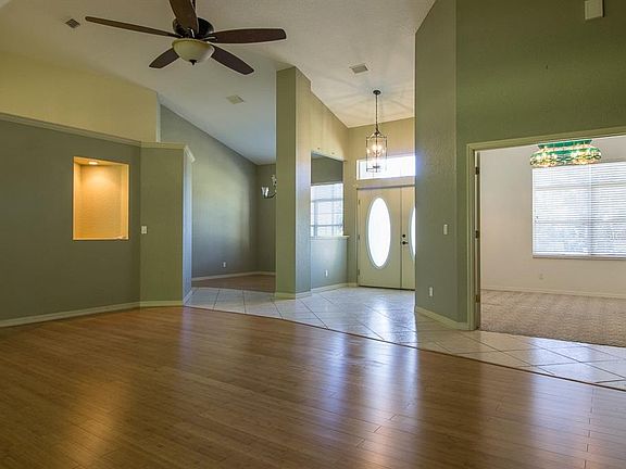 3rd image of 611 SE 36th Ln