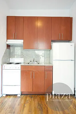 Rented by Plaza Real Estate Group | media 58