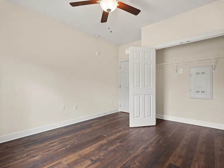 Oak Forest Pointe — Photo 10