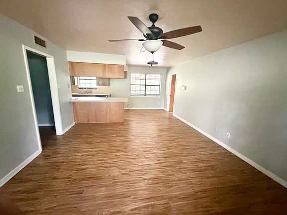 3rd image of 224 Woodland Cir