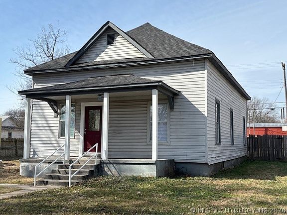 2nd image of 1011 N H St