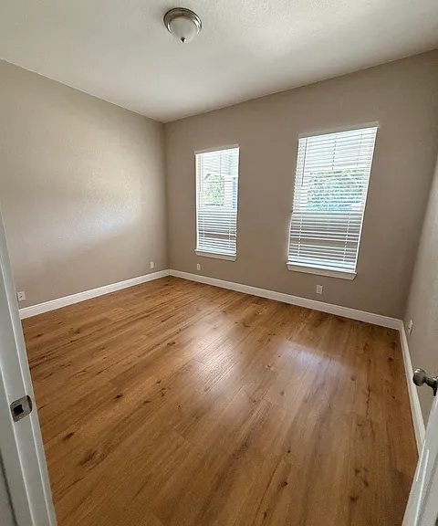 435 Dunning Ave — Photo 5