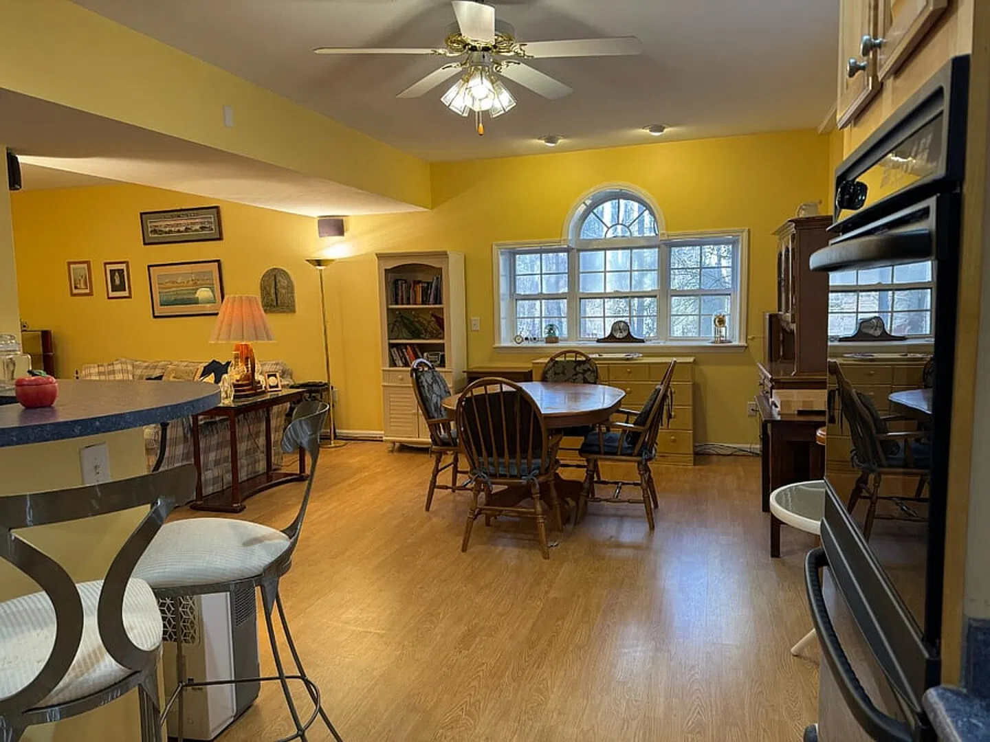 Furnished Basement w/ Private Entrance — Photo 3