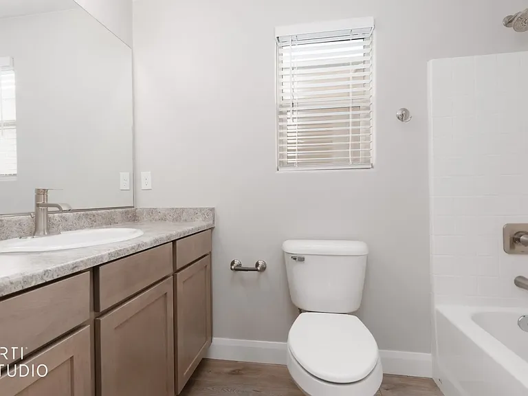 130 E First North St #100 — Photo 9