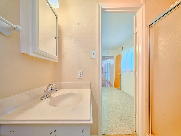 1018 Shawnee St — Photo 12