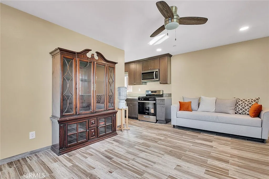 2 bed, 650 sqft, $2,850 — Photo 3