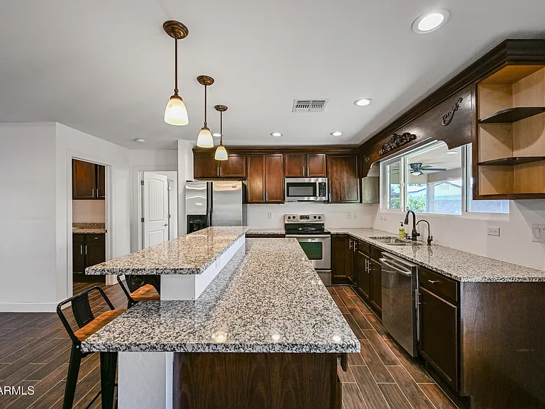 2914 E Michelle Dr — Photo 6