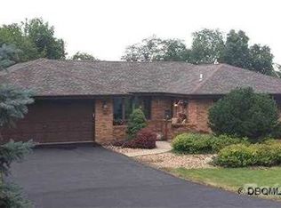 13939 Barrington Dr, Dubuque, IA 52003