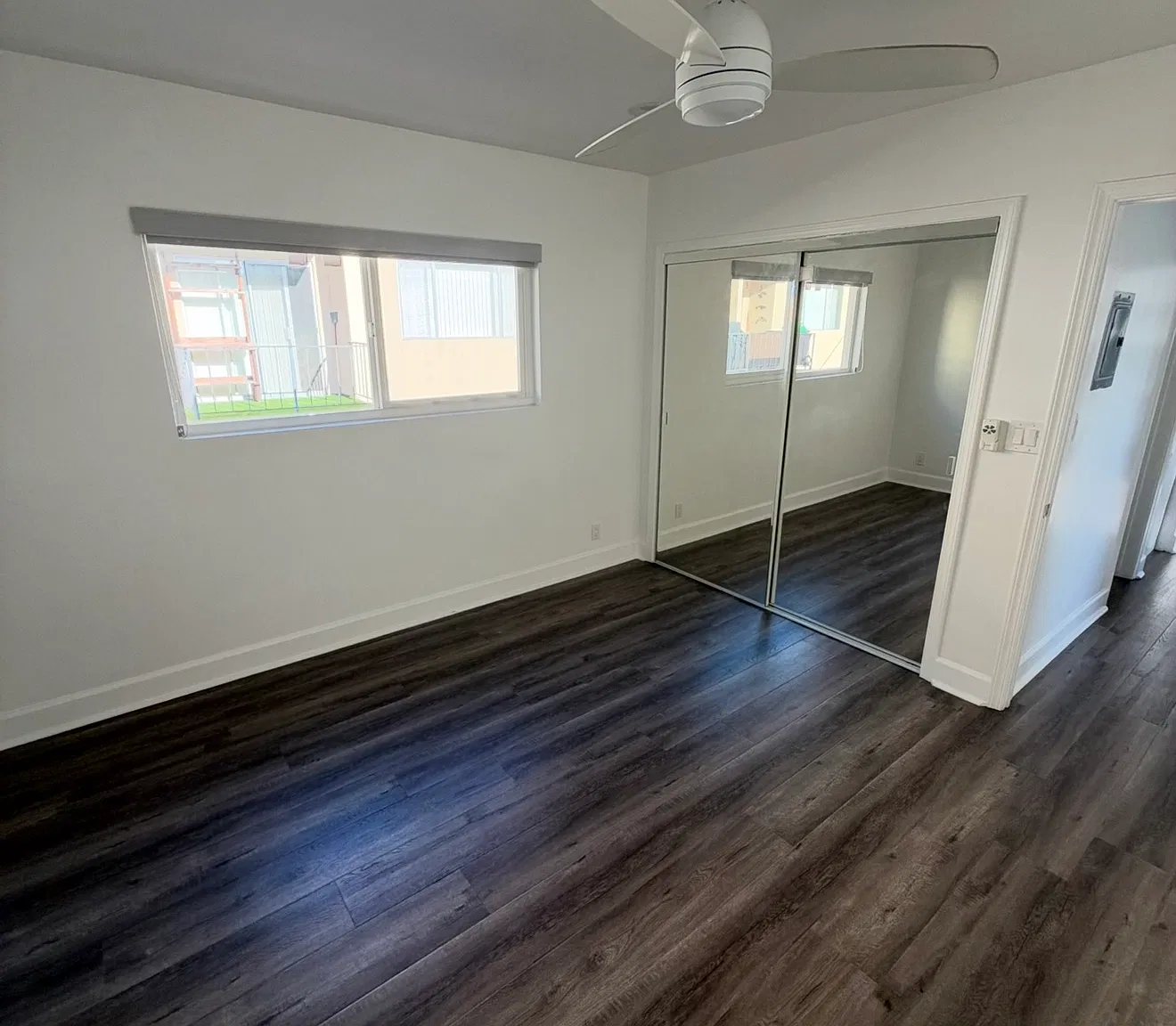 2 bed, 900 sqft, $3,795 — Photo 3