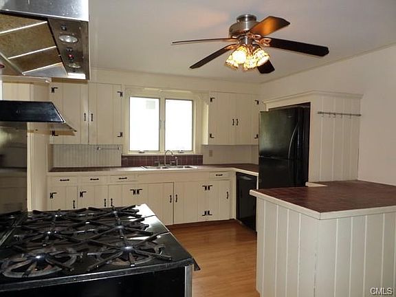 5th image of 8 Blackman Ave #2