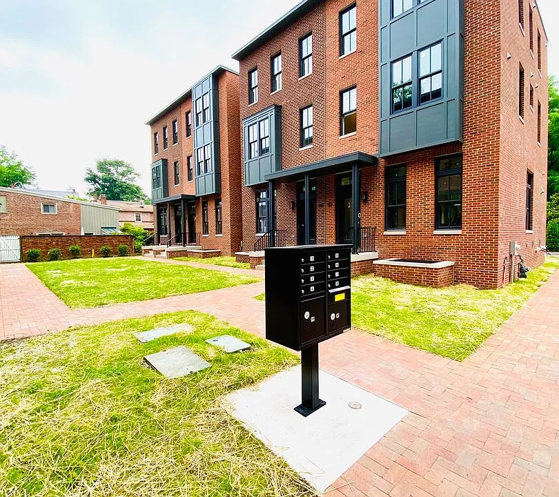111-117 Thornton Ln