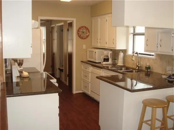 829 Sodolak Ln, Sealy, TX 77474