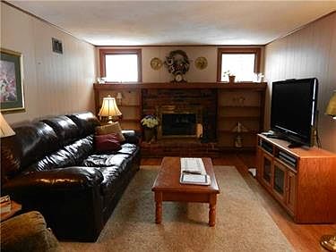 3rd image of 1324 Plantation Dr