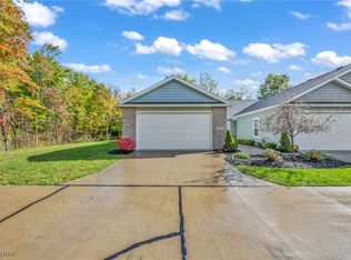 127 Pebble Creek Ln, Elyria, OH 44035
