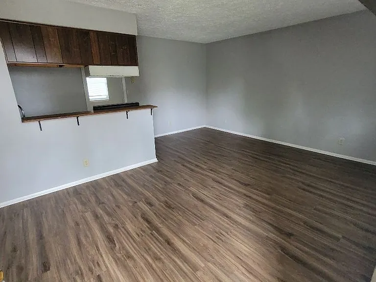 1217 Main St — Photo 11